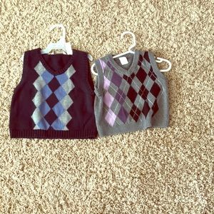 Two vest They both are 12 months